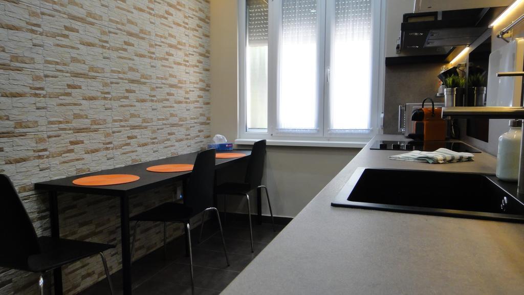 Mgtels Apartman - With Private Parking Budapesta Exterior foto