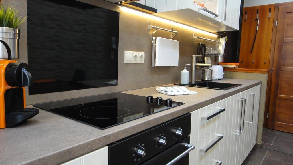 Mgtels Apartman - With Private Parking Budapesta Exterior foto