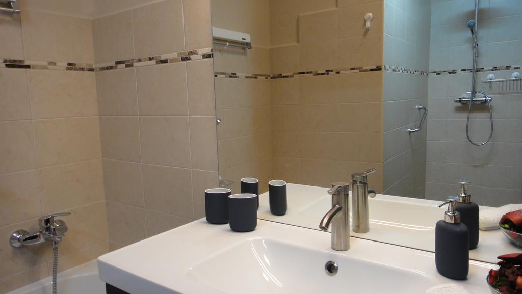 Mgtels Apartman - With Private Parking Budapesta Exterior foto