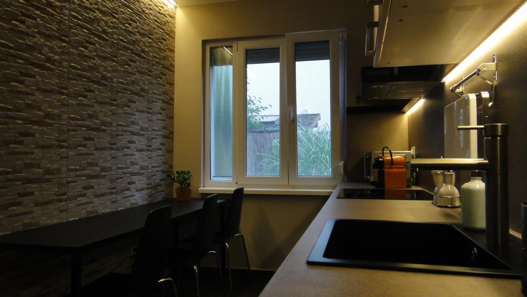 Mgtels Apartman - With Private Parking Budapesta Exterior foto