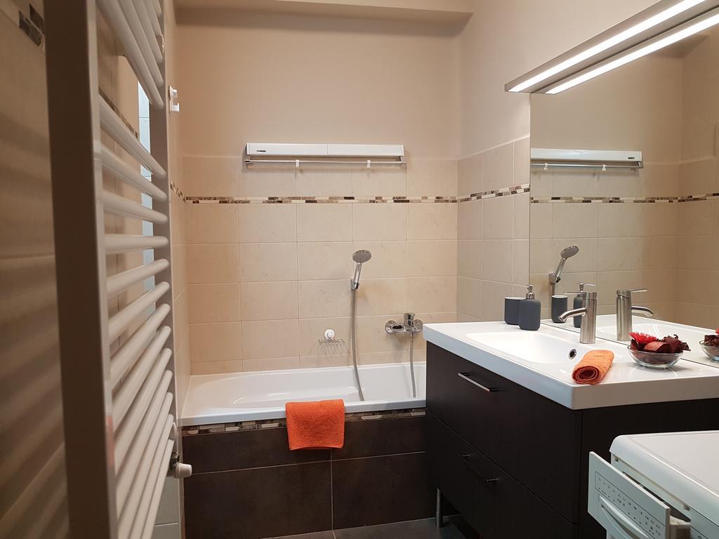 Mgtels Apartman - With Private Parking Budapesta Exterior foto
