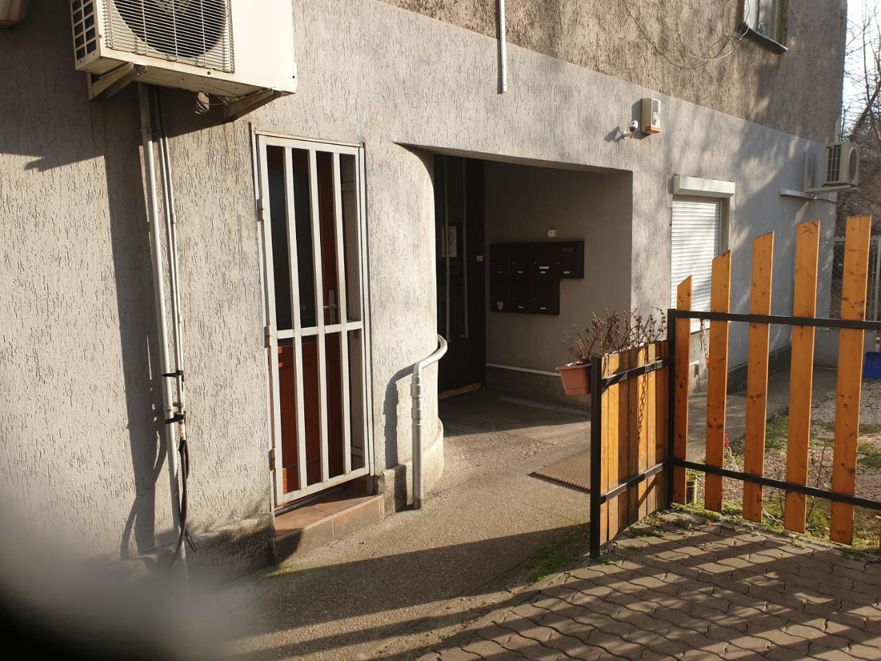 Mgtels Apartman - With Private Parking Budapesta Exterior foto